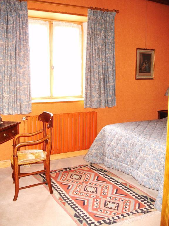 Bed and Breakfast La Maison D'En Haut à Saint-Julien-Molhesabate Chambre photo